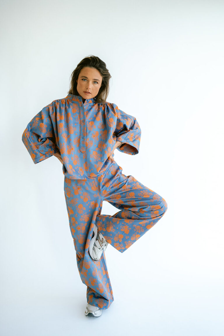 Maya blouse blue flower