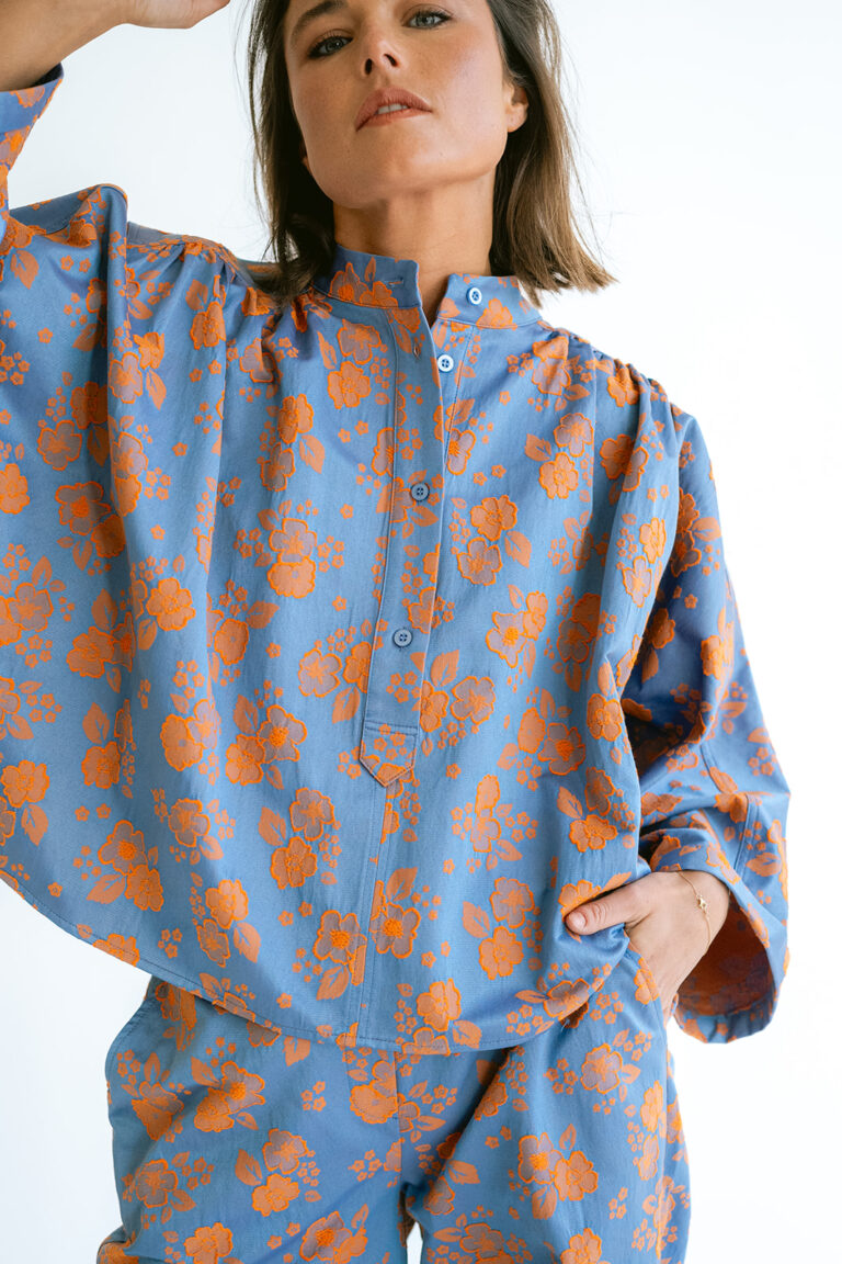 Maya blouse blue flower
