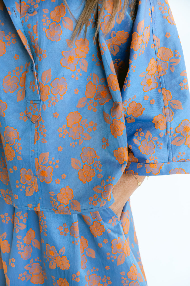 Maya blouse blue flower