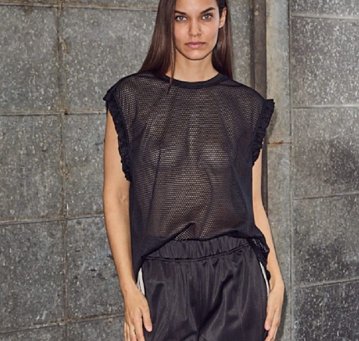 forudbestilling-haute-lamitie-drift-frill-sports-top-hl10106-black-t-shirts-972156